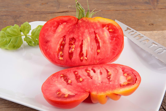 L&ouml;wenherztomate aufgeschnitten