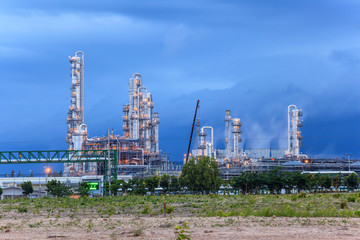 Fototapeta na wymiar Oil refinery industrial