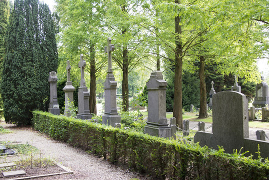Gräberreihe, alter Friedhof