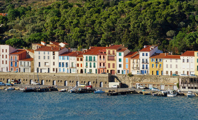 Fototapeta na wymiar Colorful waterfront houses in a French harbor