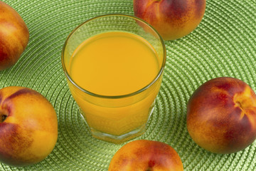 Nectarine juice and fresh nectarine