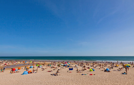 Fototapeta Crowded Atlantic summer beach in Portugal