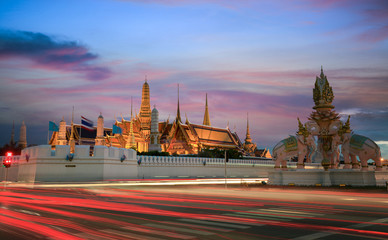 Obraz premium Grand palace at twilight in Bangkok, Thailand