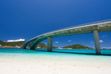 沖縄の海・阿嘉大橋