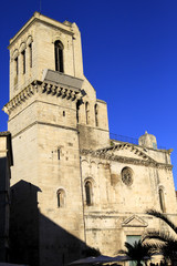 Fototapeta na wymiar cathédrale de Nîmes