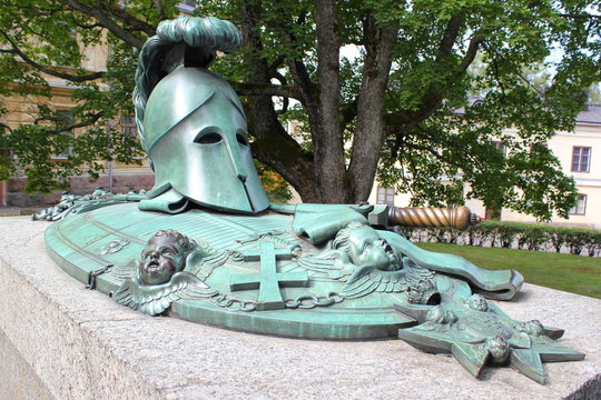 Grabmal von Ehrensv&auml;rd auf Festungsinsel Suomenlinna