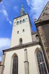 Kirchturm der Olaikirche in der Altstadt von Tallinn