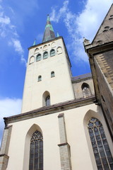 Die Olaikirche in der Altstadt von Tallinn (Estland)
