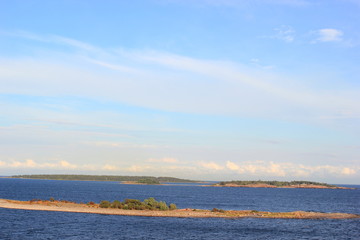 Blick auf die Schärenlandschaft im finnischen Meerbusen