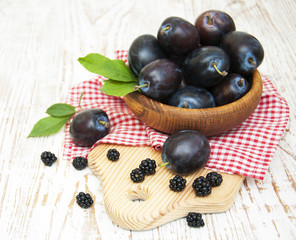 Fresh purple plums and blackberry