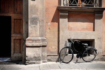 Fototapeta na wymiar Italian old style bicycle