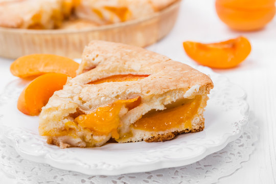 Pie with fresh apricots