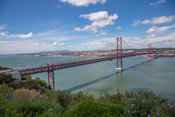 Lisbonne : pont du 25 avril depuis le Cristo Rei