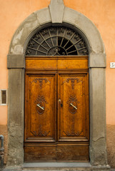 Portone di legno, ingresso palazzo