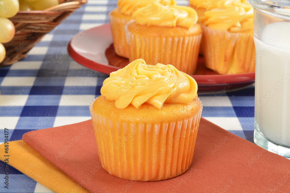 Wall mural Cupcakes and milk