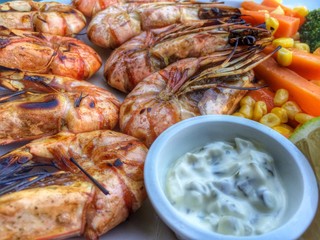 Grilled shrimps with vegetables
