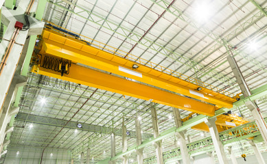 Factory overhead crane installation on rail