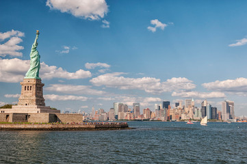 Obraz premium Statue of Liberty and Manhattan