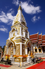 Naklejka premium white pagoda in thailand