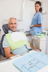 Obraz premium Patient smiling at camera sitting in the chair