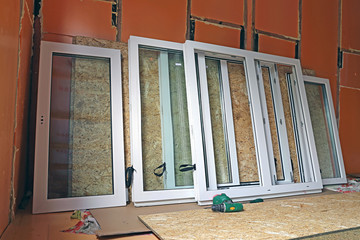 Installation of plastic windows in the frame house