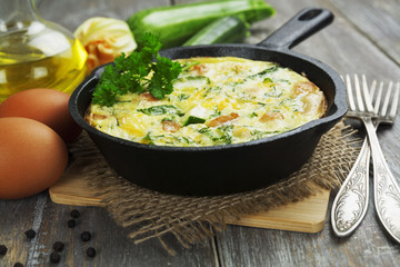 Baked zucchini with chicken and herbs
