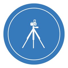 Appareil photos sur un tr&eacute;pied dans un panneau