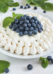 Meringue cake with blueberries