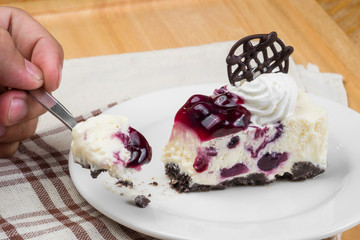 Blueberry-chip cheese mousse cake