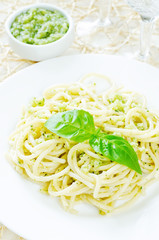 spaghetti with pesto sauce