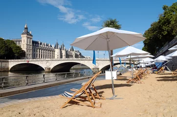 Poster Brug en strand van Parijs © hassan bensliman