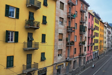 Fototapeta na wymiar Häuserfront in La Spezia