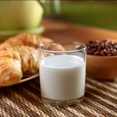 Bicchiere di latte fresco