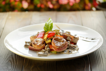 Medallions grilled with vegetables