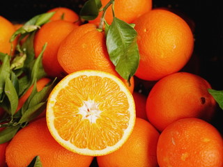 oranges market organic leaf