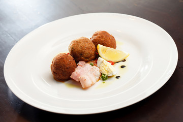 meatballs on the plate