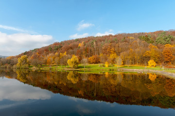 Fototapeta na wymiar Silzer See im Herbst