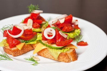 Toast with vegetables