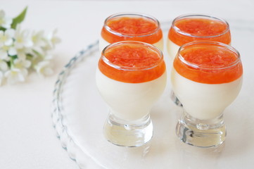 Vanilla mousse with grapefruit sauce