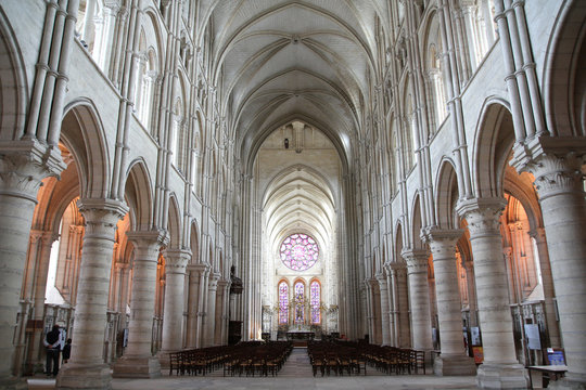 int&eacute;rieur de cath&eacute;drale de laon