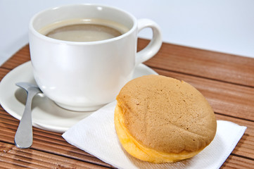 Chiffon cake with orange jam