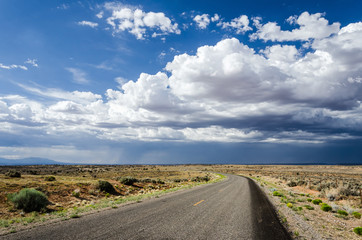 Strasse Wüste Wolken