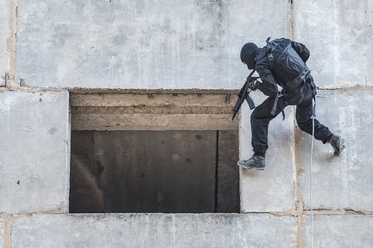 รูปภาพFast-Roping – เลือกดูภาพถ่ายสต็อก เวกเตอร์ และวิดีโอ172 | Adobe Stock