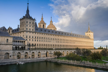 Fototapeta na wymiar Monasterio de San Lorenzo de El Escorial, Madrid (España)