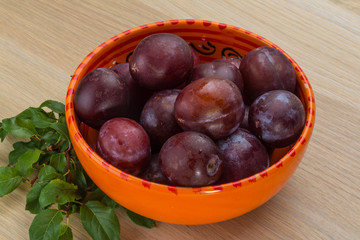 Plums in the bowl