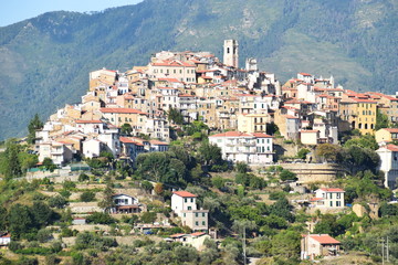 Naklejka premium Stadt auf dem Berg