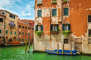 Fototapeta na wymiar Historic houses of the Grand Canal in Venice