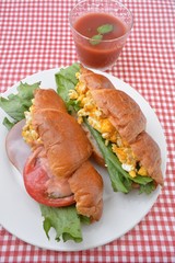 クロワッサンサンド