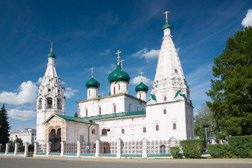 Fototapeta na wymiar Древняя церковь Ильи пророка в Ярославле, Россия