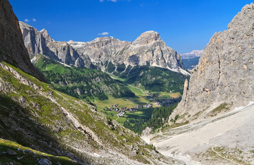 Fototapeta na wymiar Dolomiti - Colfosco in Val Badia